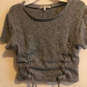 Cute gray cropped shirt